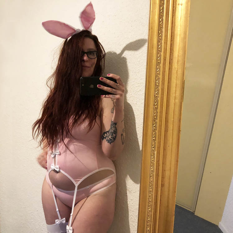 Dit is een afbeelding van bunny suit obsessive review lingeri