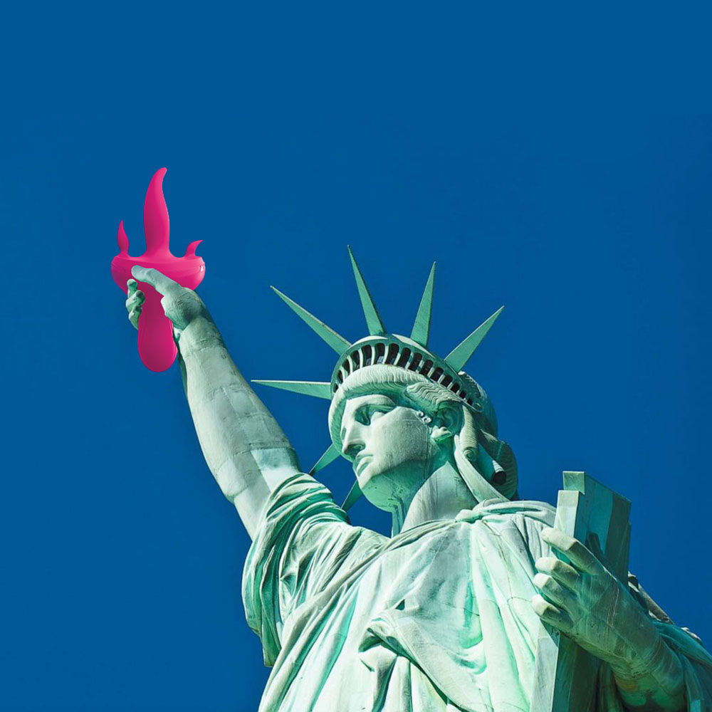 Dit is een afbeelding van statue of liberty met sextoy klein